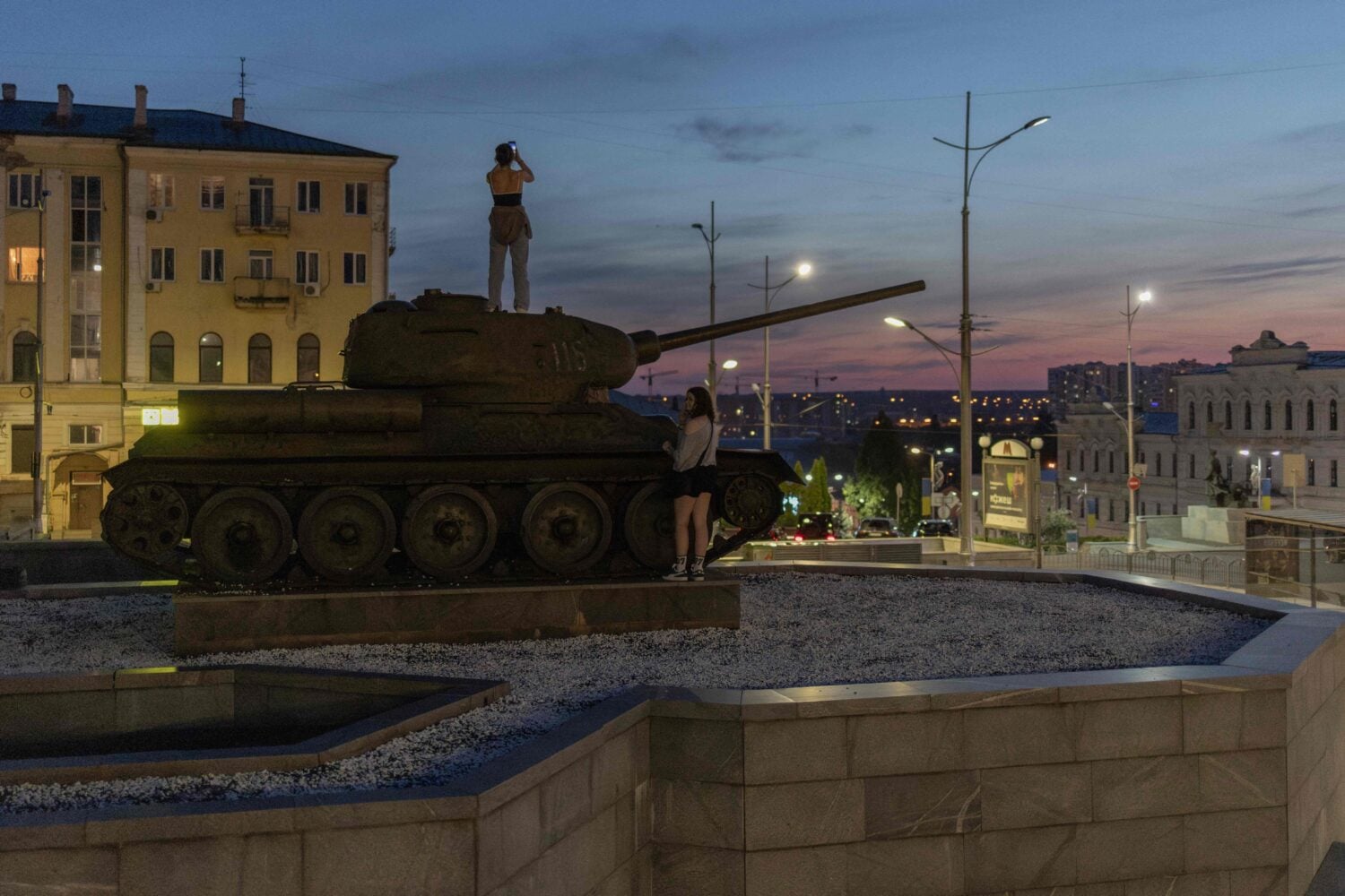 Museoitu Neuvostoliiton T-34-85 -vaunu Harkovassa. AFP / LEHTIKUVA / ROMAN PILIPEY