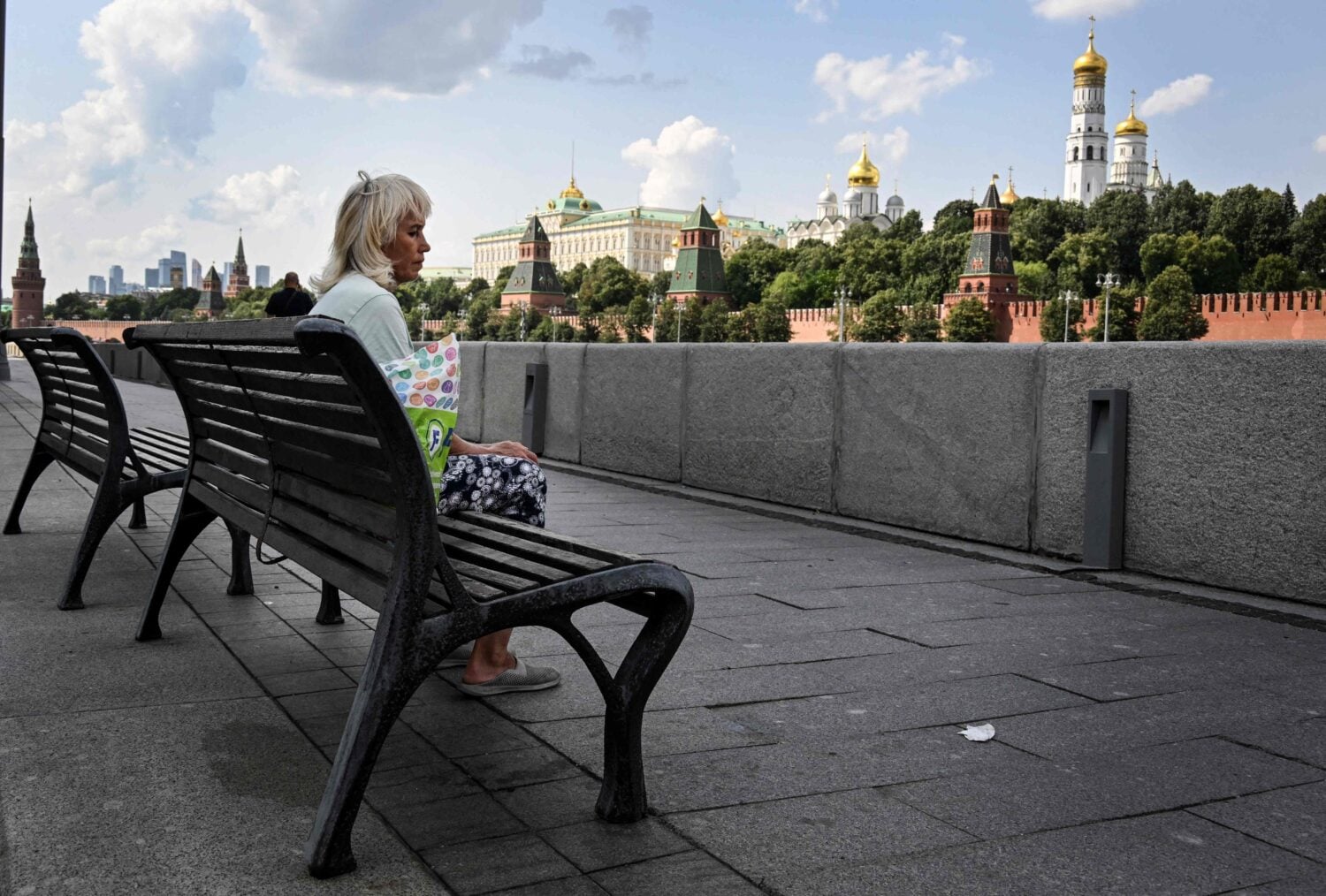 Nainen Moskovassa. / AFP / LEHTIKUVA / ALEXANDER NEMENOV