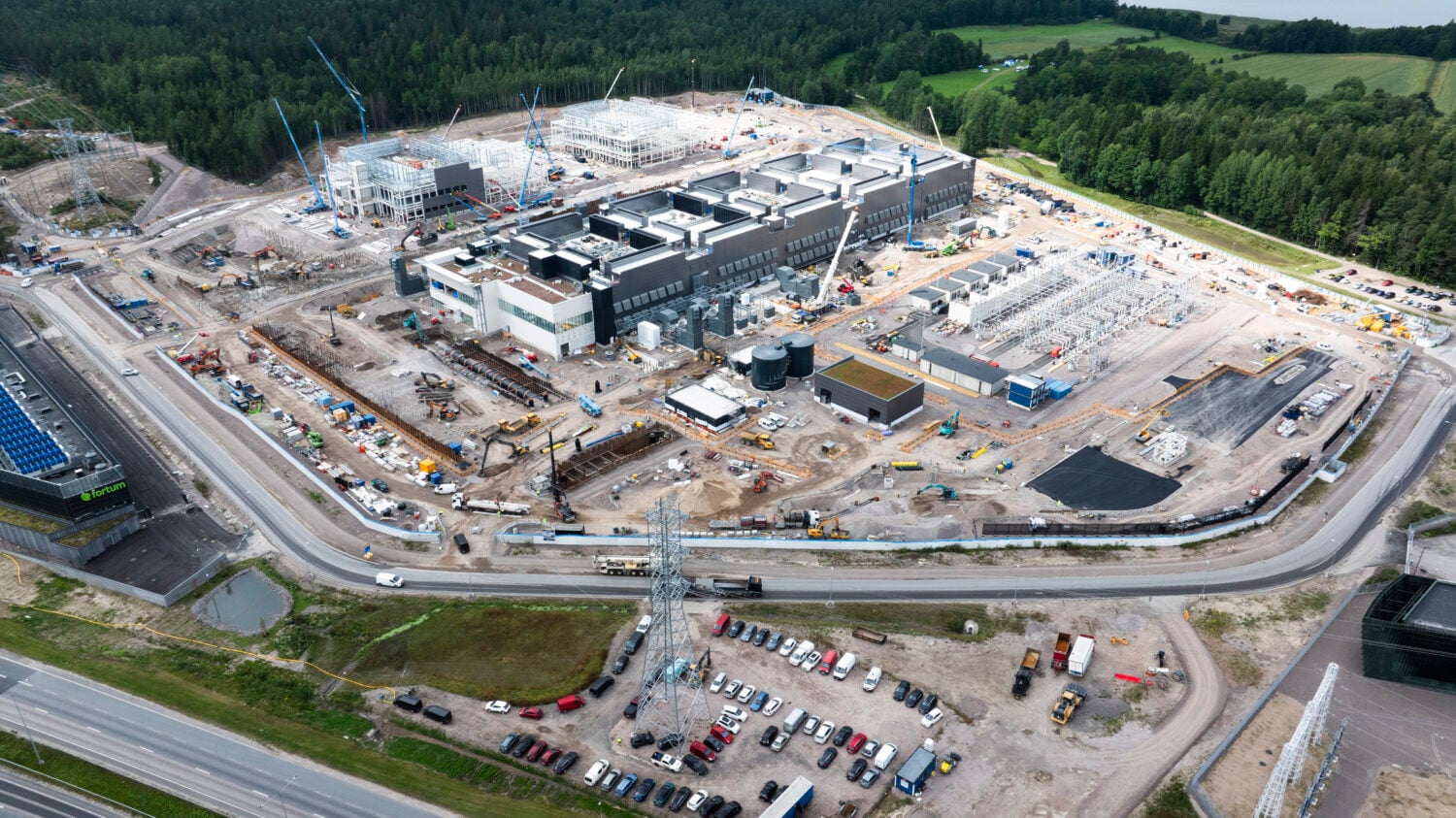 Microsoftin datakeskuksen työmaa Hepokorvessa Espoossa 30. heinäkuuta 2026
