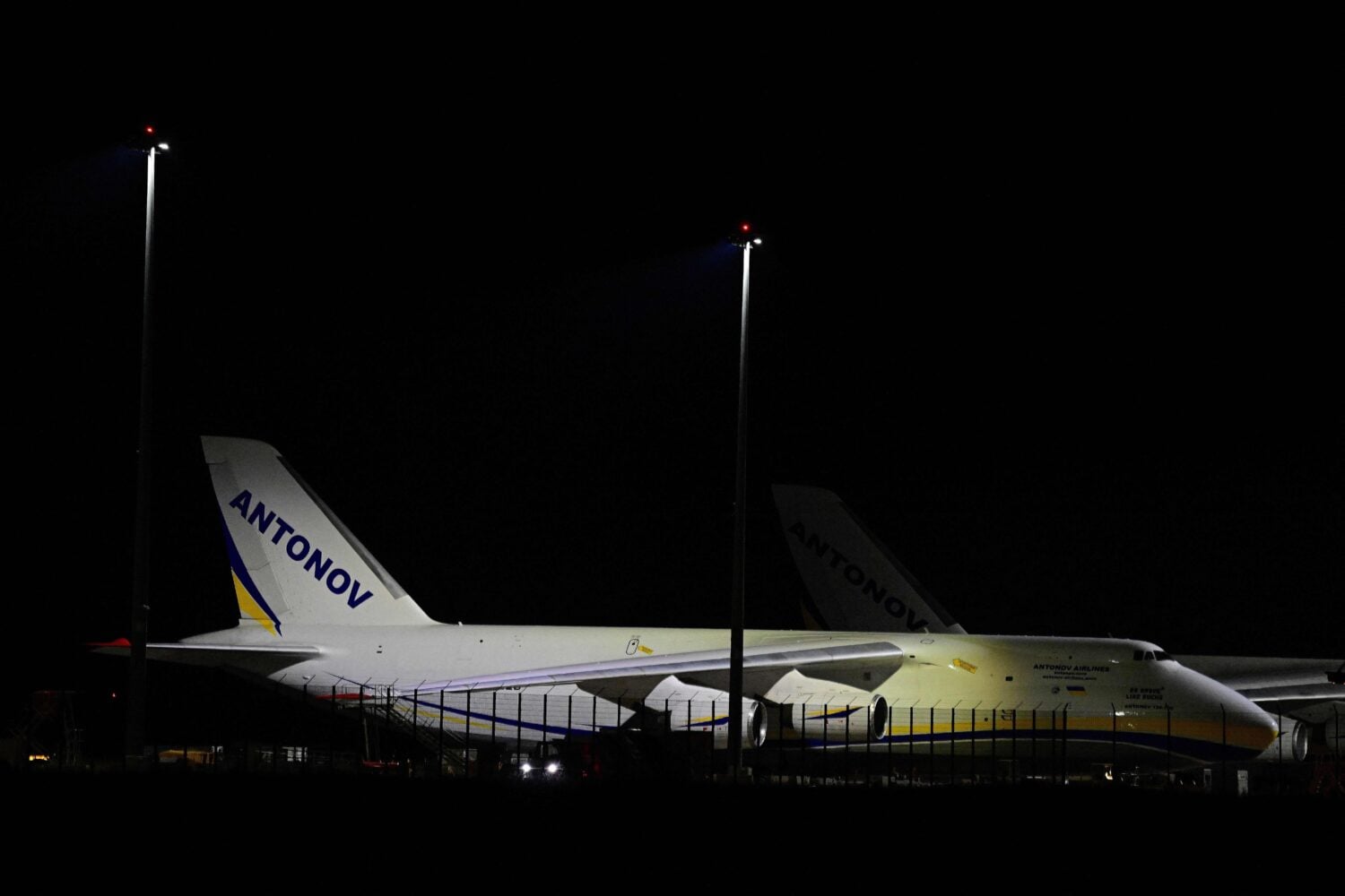 Ukrainalainen Antonov-rahtikone lentokentällä Saksassa. AFP / LEHTIKUVA / JOHN MACDOUGALL