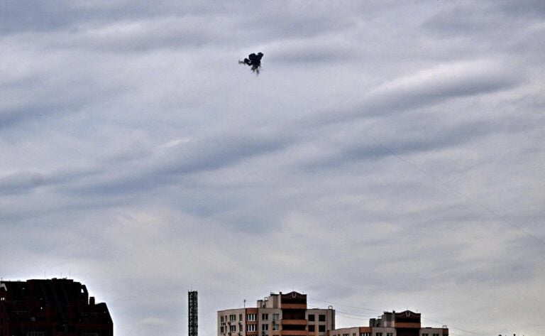 Ukrainan ilmatorjunta ampumassa alas droonia. AFP / LEHTIKUVA / SERGEI SUPINSKY