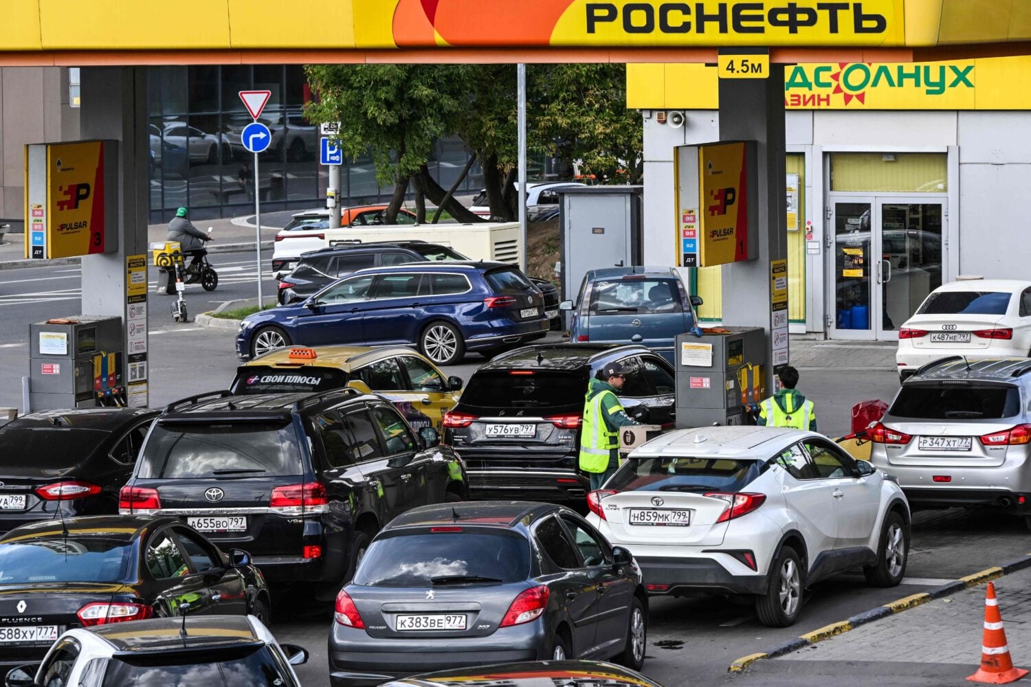 Autojono moskovalaiselle huoltoasemalle 21. elokuuta.