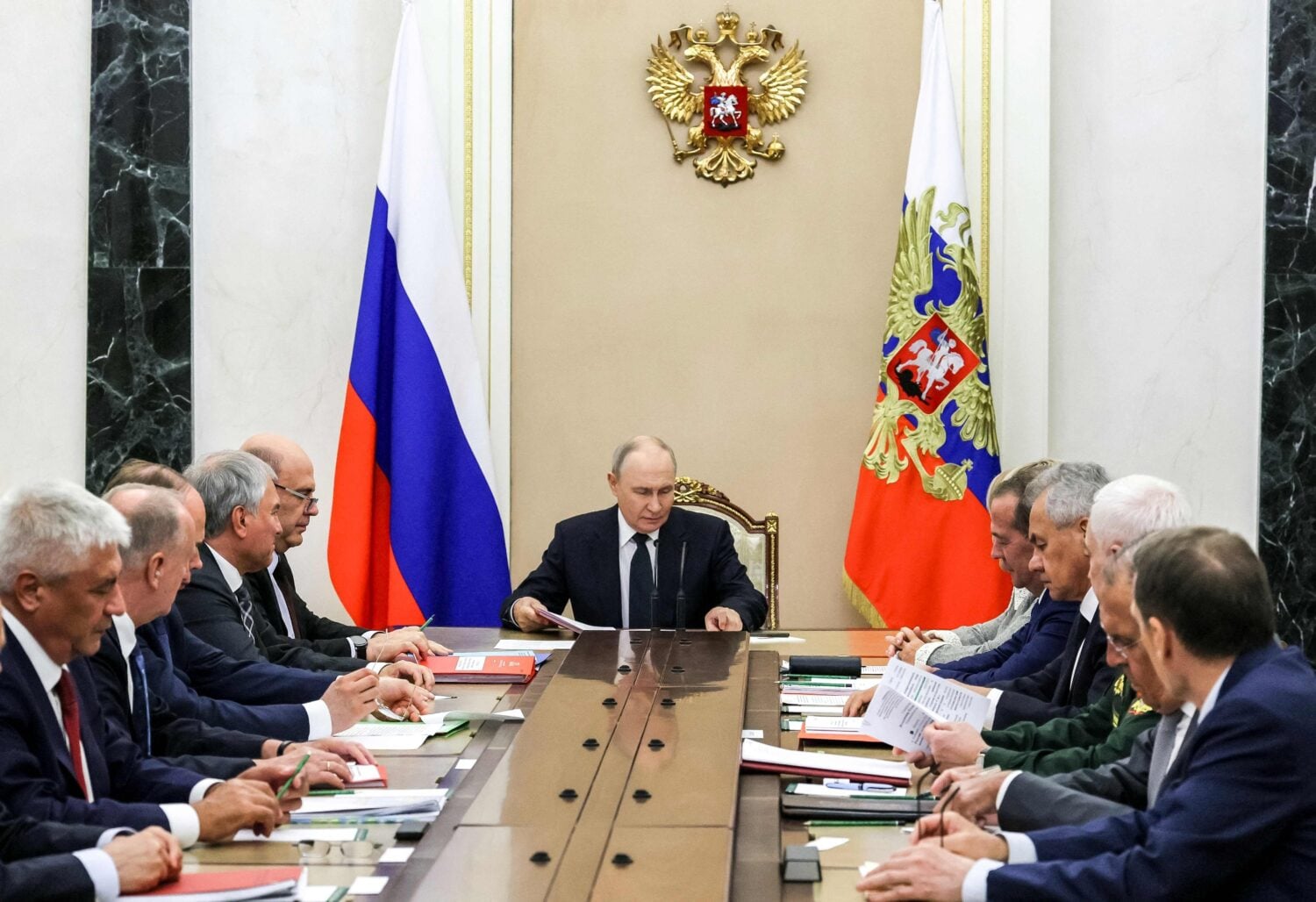 Vladimir Putin kokouksessa. AFP / LEHTIKUVA / MIKHAIL METZEL