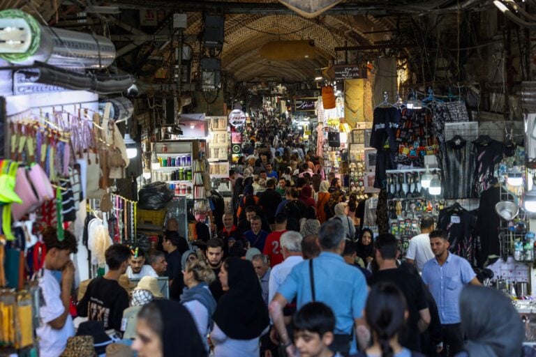 Kuluttajien huoli kasvaa Iranissa. AFP / LEHTIKUVA