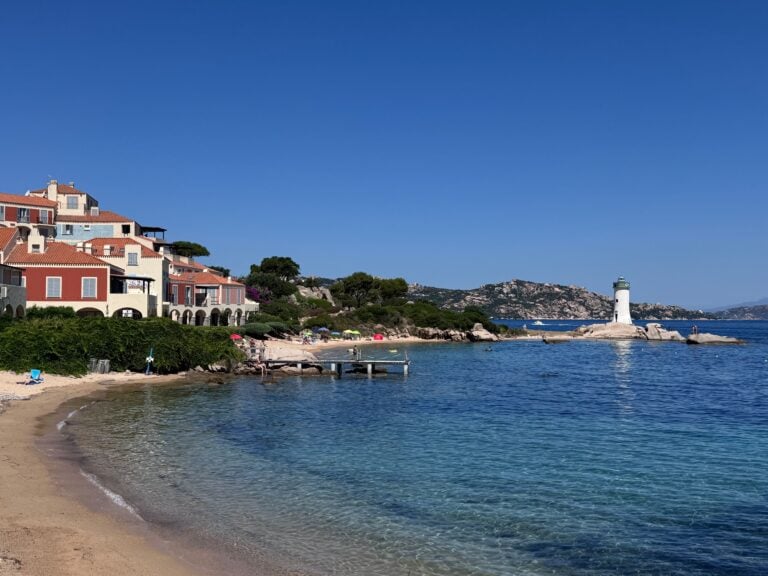 Sardinian rannalta ei kannata ottaa matkamuistoksi edes pientä simpukankuorta. / Petra Nesti