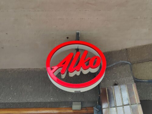 Alkon logo Helsingissä. VILLE MÄKILÄ