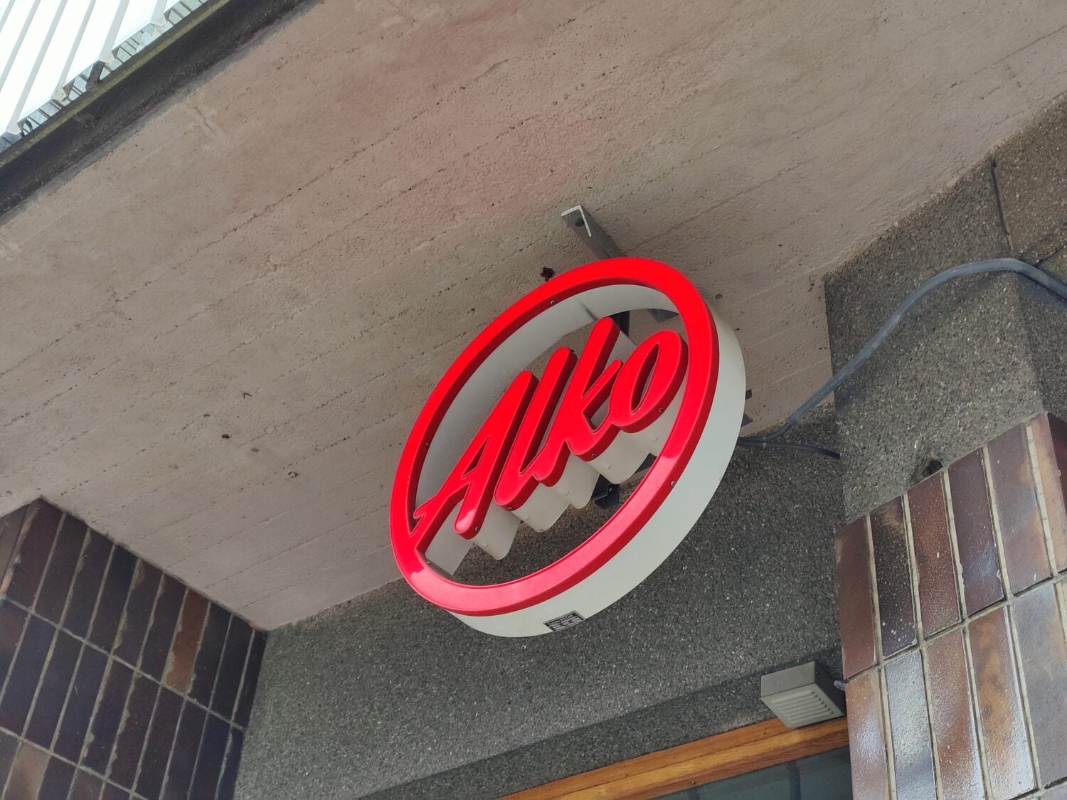 Alkon logo Helsingissä. VILLE MÄKILÄ