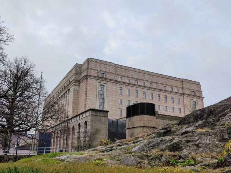 Eduskuntatalo Helsingissä. VILLE MÄKILÄ