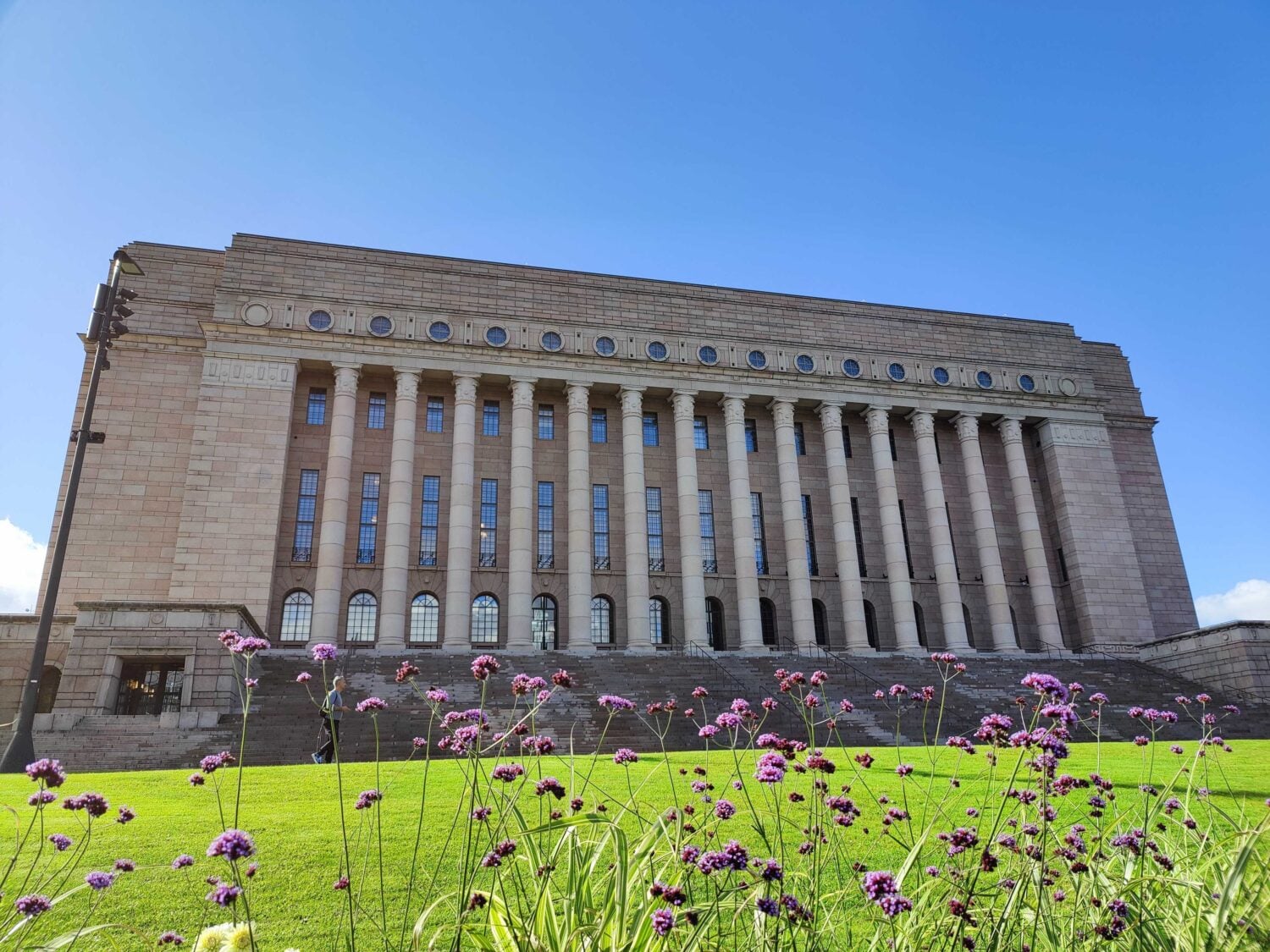 Eduskuntatalo Helsingissä. VILLE MÄKILÄ