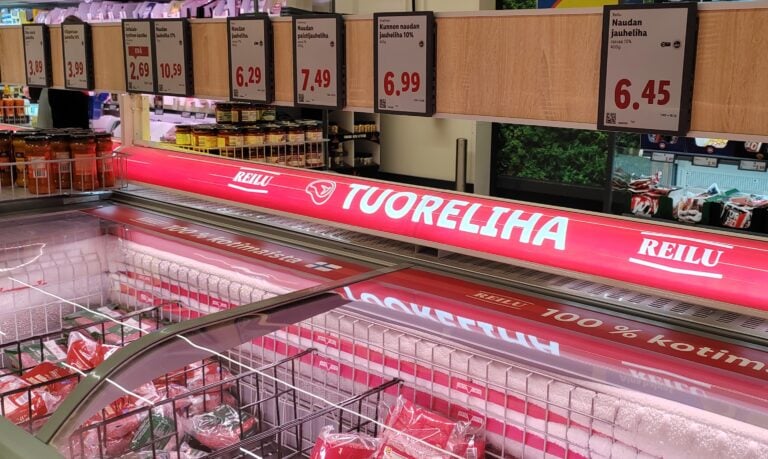 Naudan jauhelihojen valikoimaa espoolaisessa Lidlissä tiistaina.