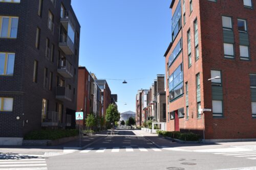 Vuokranmaksun laiminlyönti on yleisin syy purkaa vuokrasopimus. Arkistokuvassa katunäkymä Helsingin Kalasatamassa. VILLE MÄKILÄ