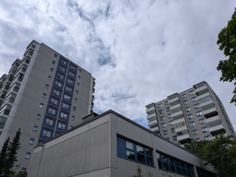 Kerrostaloja Helsingin Pasilassa. VILLE MÄKILÄ