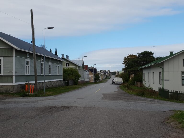 Etenkin muuttotappioalueilla velaton omakotitalo voi osoittautua raskaaksi taakaksi, jos ostajaa ei löydy tai talosta ei saa toivottua hintaa. Arkistokuvassa Porin Reposaari. WIKIMEDIA COMMONS/AJAPAIK, CC-BY-SA-4.0