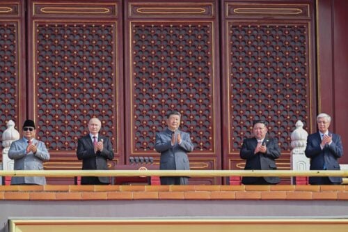 Vladimir Putin, Xi Jinping ja Kim Jong-un Pekingin Voitonpäivän juhlassa vuonna 2025. Biro Pers, Media dan Informasi Sekretariat Presiden/Wikimedia Commons/Public Domain