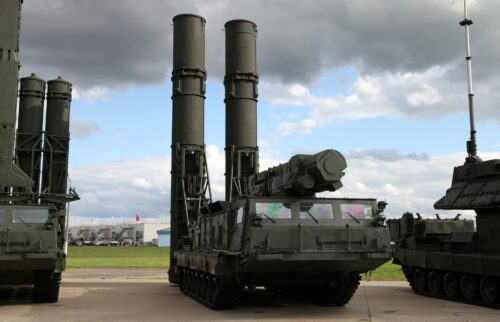 Venäläinen S-300V - 9A82 TELAR -S-300V ilmatorjuntajärjestelmä. (Kuva: wikimedia.org/Vitaly Kuzmin/CC BY-SA 4.0)