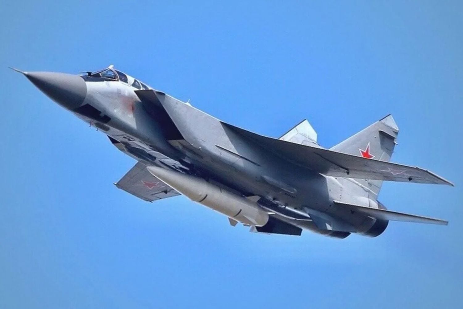 Kinzhal-ohjuksella varustettu MiG-31-hävittäjä. / mil.ru