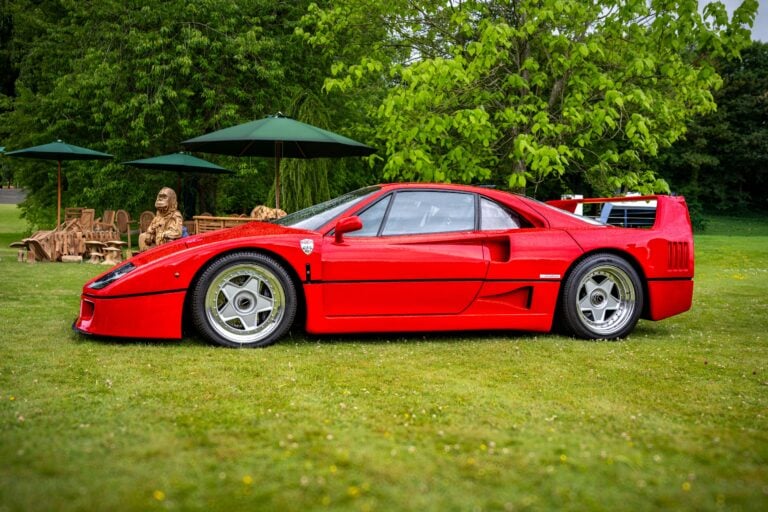 Kuvassa aito Ferrari F40. PEXELS