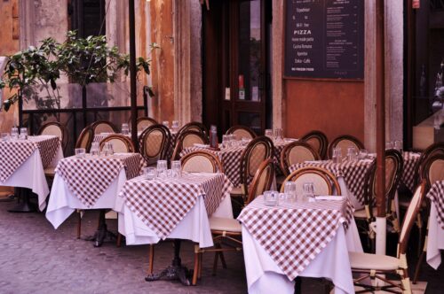 Turistien ruokatoiveet aiheuttavat hämmennystä italialaisravintoloissa. Kaikkiin annosten muutospyyntöihin ei suostuta. PEXELS