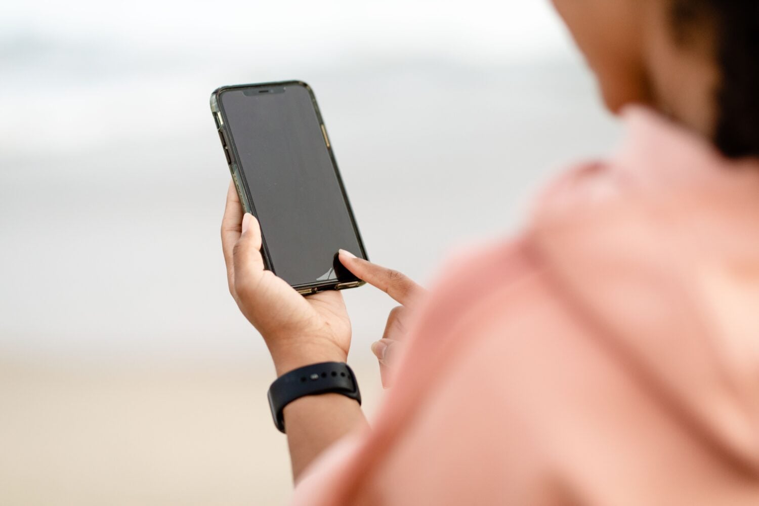 Cell Broadcast -varoitus voi tulla puhelimeen ilman erillistä sovellusta. PEXELS
