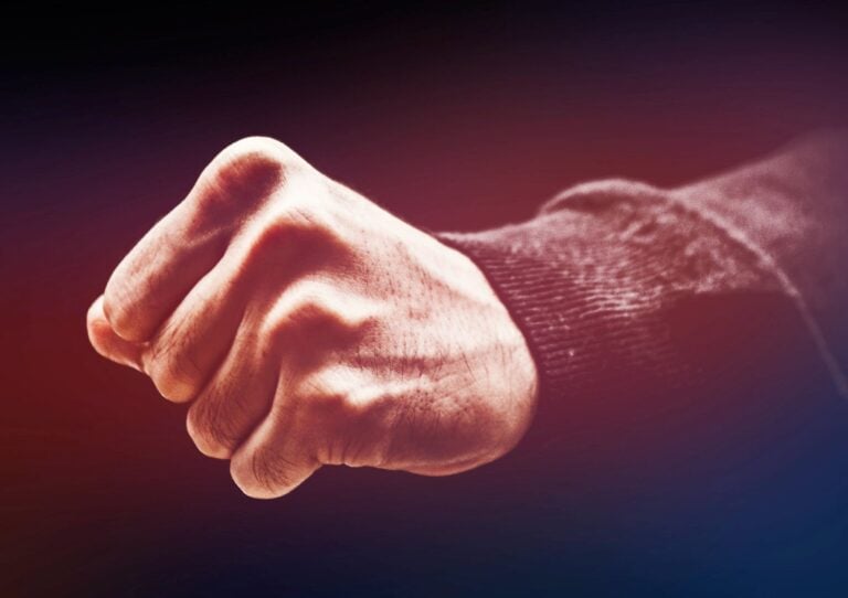 Pahoinpitelyrikosten uhreista enemmistö on miehiä ja poikia. Kuvituskuva. PEXELS
