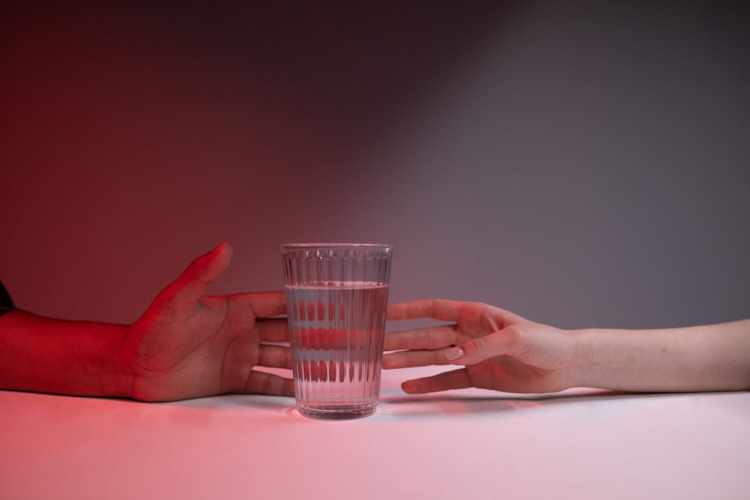 Pieni kiitos voi kertoa ihmisestä enemmän kuin ensi silmäyksellä näyttää. PEXELS