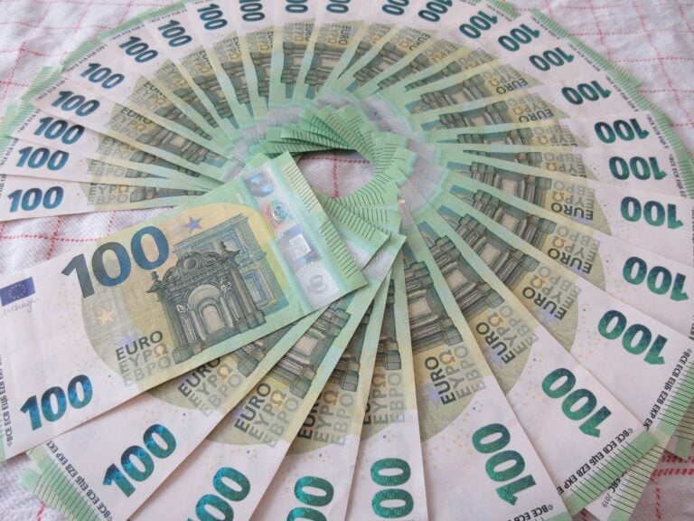 Suomalaiset suhtautuvat torjuvasti EU:n verotusoikeuteen, kertoo Sitran ja EVA:n tutkimus. PEXELS