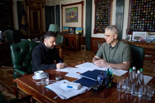 Ukrainan presidentti Volodymyr Zelenskyi ja turvallisuuspalvelu SBU:n vt. johtaja Oleksandr Poklad. (Kuva: Telegram/V_Zelenskiy_official)