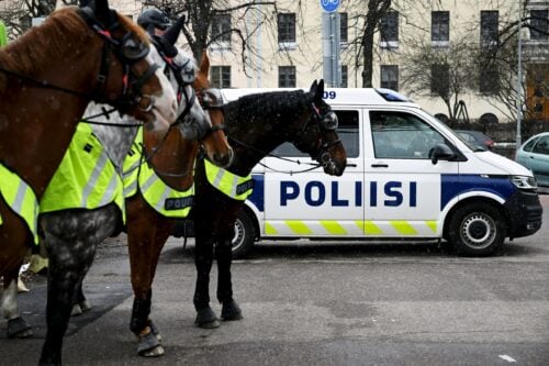 Poliiseja ja ratsupoliiseja. LEHTIKUVA / VESA MOILANEN