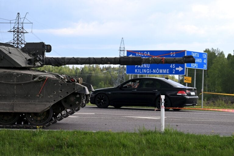 Britannian Challenger 2 Naton sotaharjoituksessa Viron Pärnussa vuonna 2024.