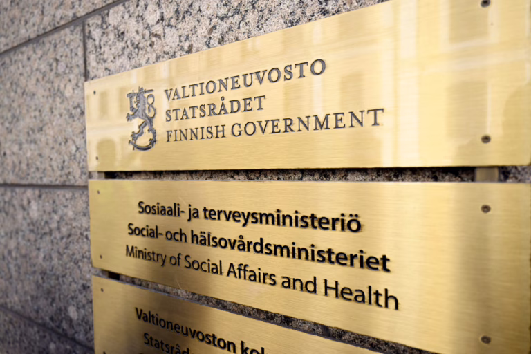 Sosiaali- ja terveysministeriön kyltti Helsingissä. / LEHTIKUVA / VESA MOILANEN