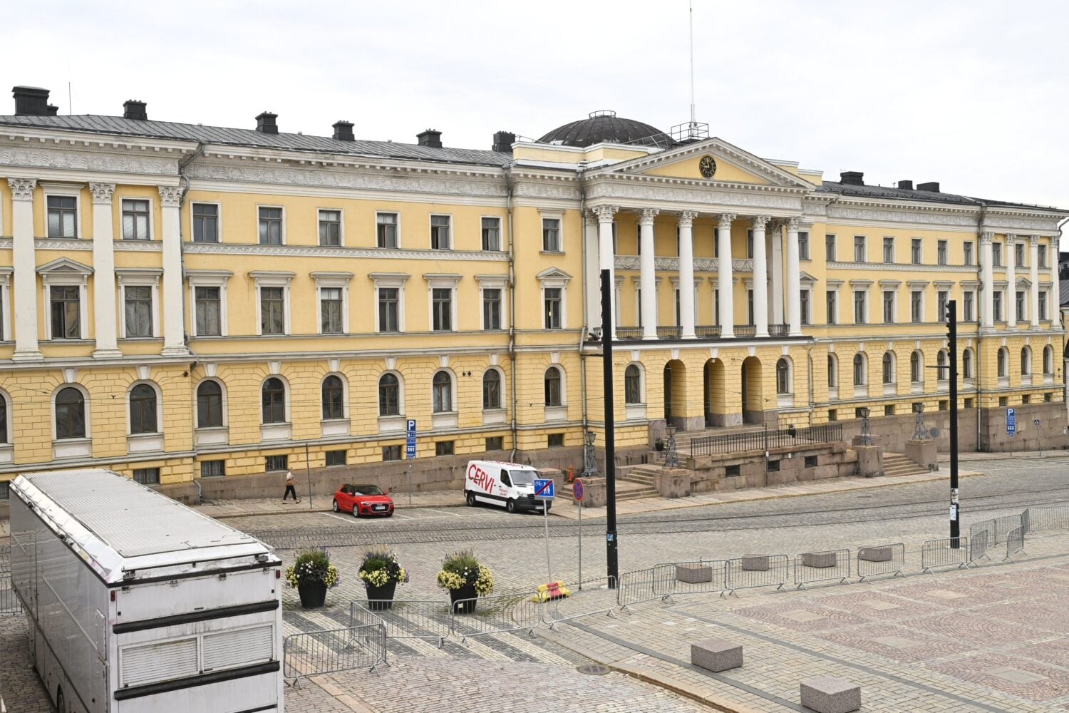 Valtioneuvoston linna Senaatintorin laidalla Helsingissä. LEHTIKUVA / MIKKO STIG