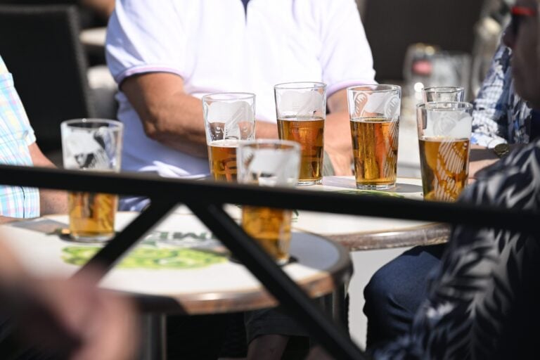 Alkoholi ei ole maksalle hyväksi. LEHTIKUVA / MIKKO STIG