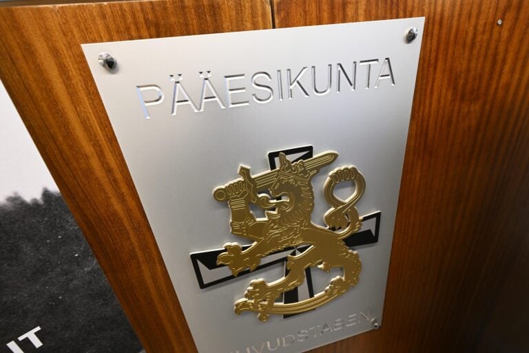 Pääesikunnan tunnus Helsingissä. LEHTIKUVA / VESA MOILANEN