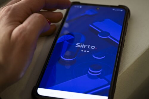 Mobiilimaksusovellus älypuhelimessa vuonna 2025.