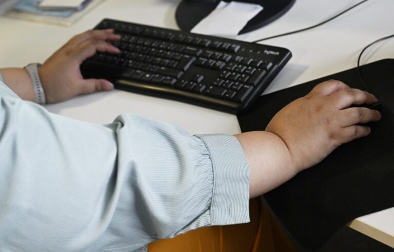 Kaapattua tiliä voidaan käyttää uusien tunnusten kalasteluun. LEHTIKUVA / VESA MOILANEN
