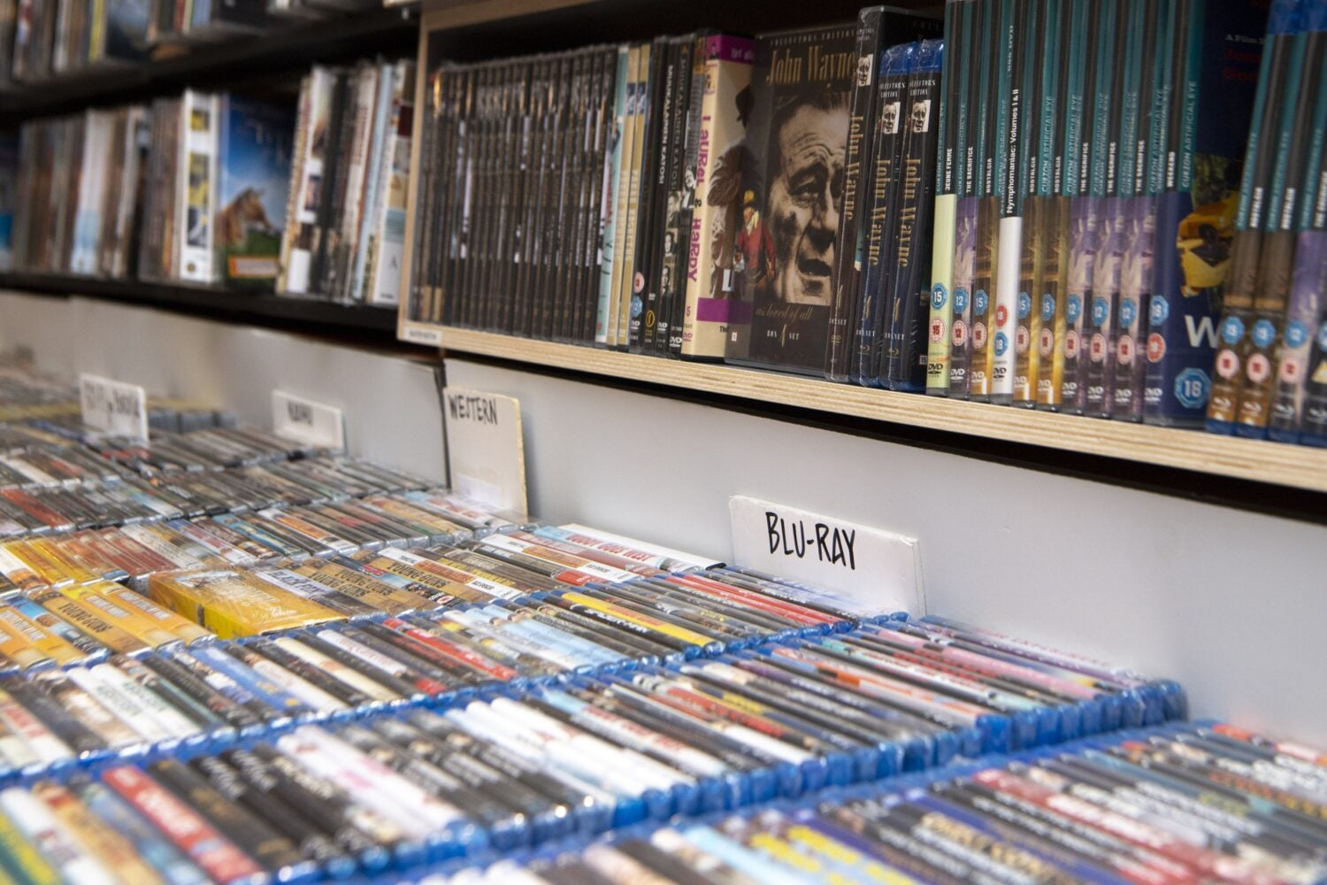 Elokuvien Blu-ray ja CD-levyjä kirjakauppa Rosebud Sivullisessa Kaisa-talossa Helsingissä 12. elokuuta 2025. LEHTIKUVA / ELSA PAAKKINEN