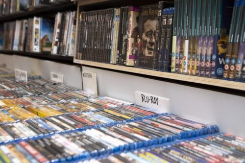 Elokuvien Blu-ray ja CD-levyjä kirjakauppa Rosebud Sivullisessa Kaisa-talossa Helsingissä 12. elokuuta 2025. LEHTIKUVA / ELSA PAAKKINEN