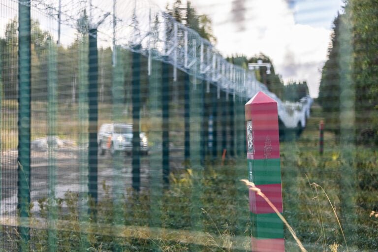 Itärajan esteaitaa arkistokuvassa. STR / LEHTIKUVA / JARNO ARTIKA