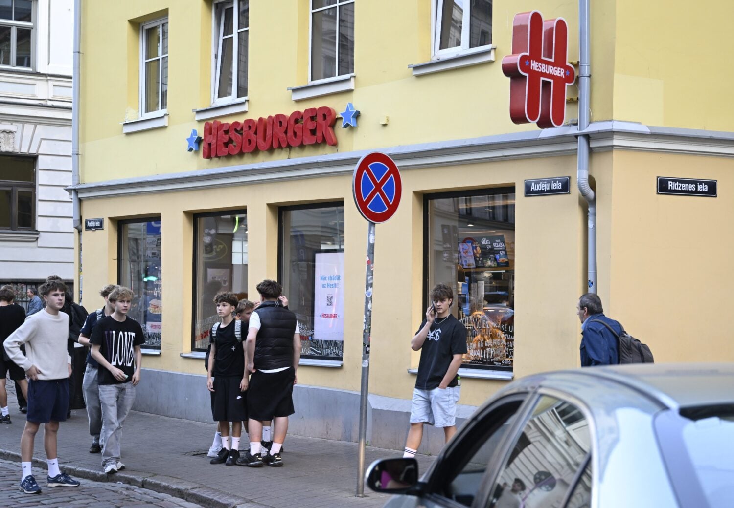 Hesburger-ravintola Riiassa. LEHTIKUVA / HEIKKI SAUKKOMAA