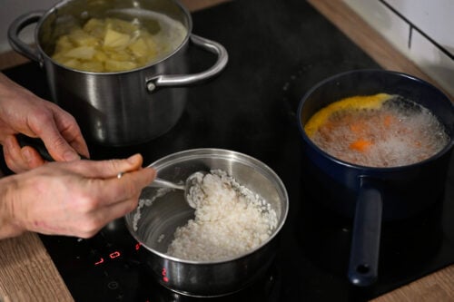 Liian hitaasti jäähdytetty ruoka on yksi ruokamyrkytysten riskitekijöistä. / LEHTIKUVA / EMMI KORHONEN