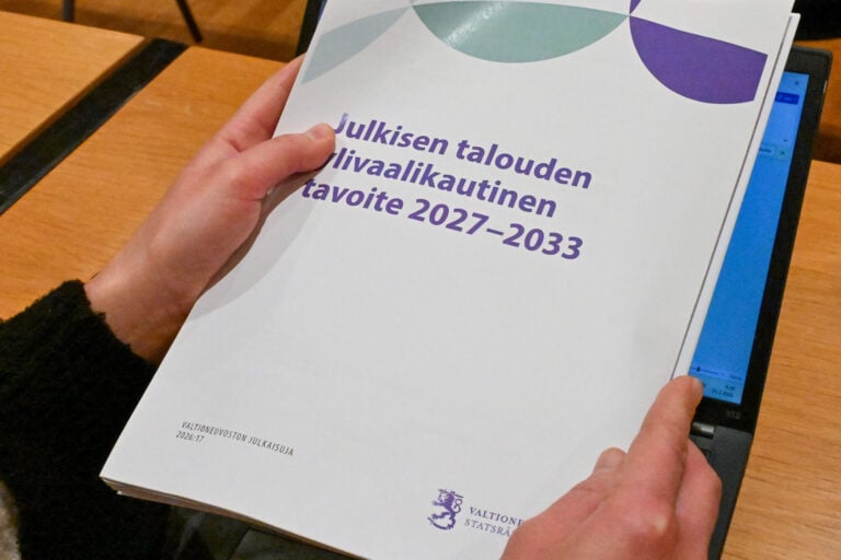 Parlamentaarisen velkajarrutyöryhmän raportti julkistettiin eduskunnassa helmikuussa. STR / LEHTIKUVA / JUSSI NUKARI