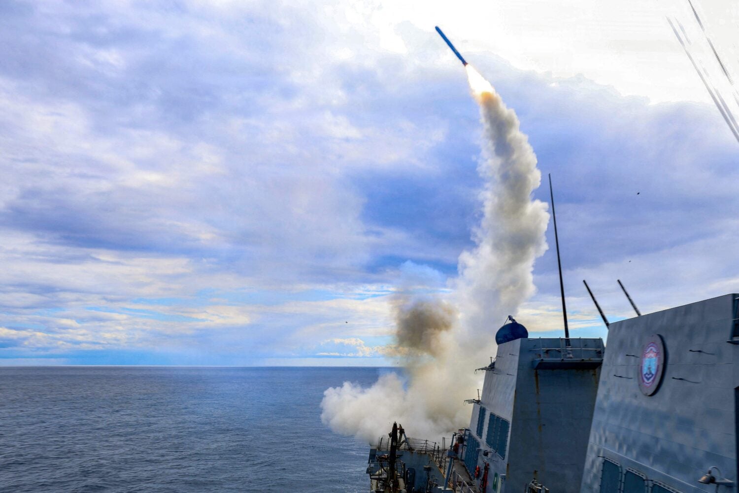 Arleigh Burke -luokan ohjushävittäjä USS Thomas Hudner laukaisee Tomahawk-risteilyohjuksen Operation Epic Fury -operaation tueksi 1. maaliskuuta 2026. AFP / LEHTIKUVA / -
