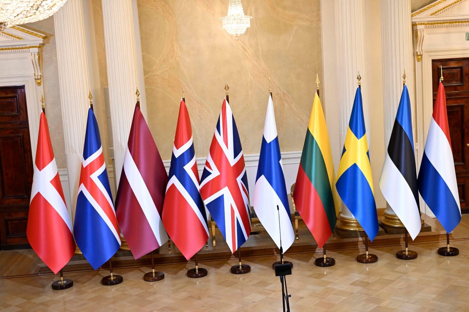 JEF-maiden liput rivissä. LEHTIKUVA / EMMI KORHONEN
