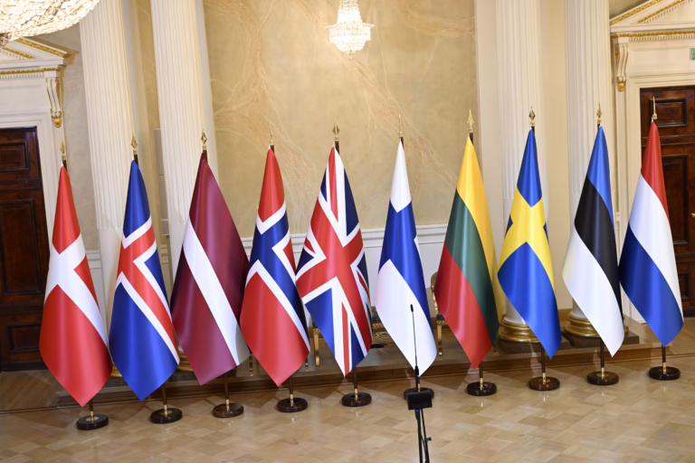 JEF-maiden liput rivissä. LEHTIKUVA / EMMI KORHONEN