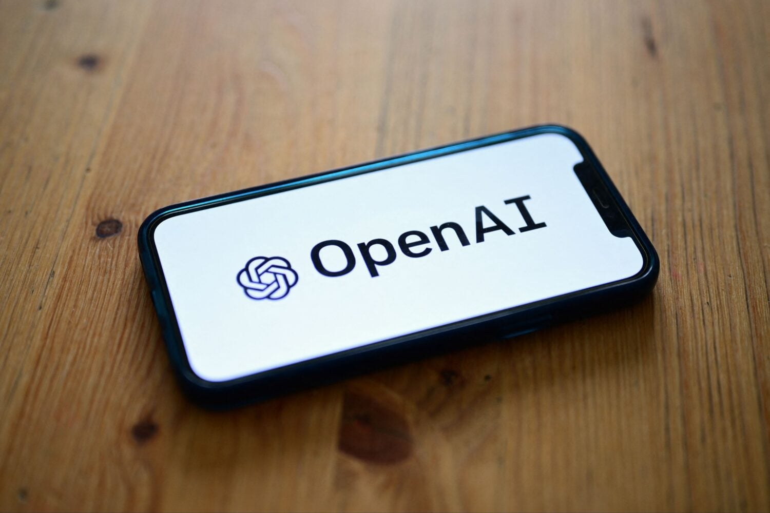 OpenAI:n logo puhelimen ruudulla. AFP / LEHTIKUVA / MARCO BERTORELLO