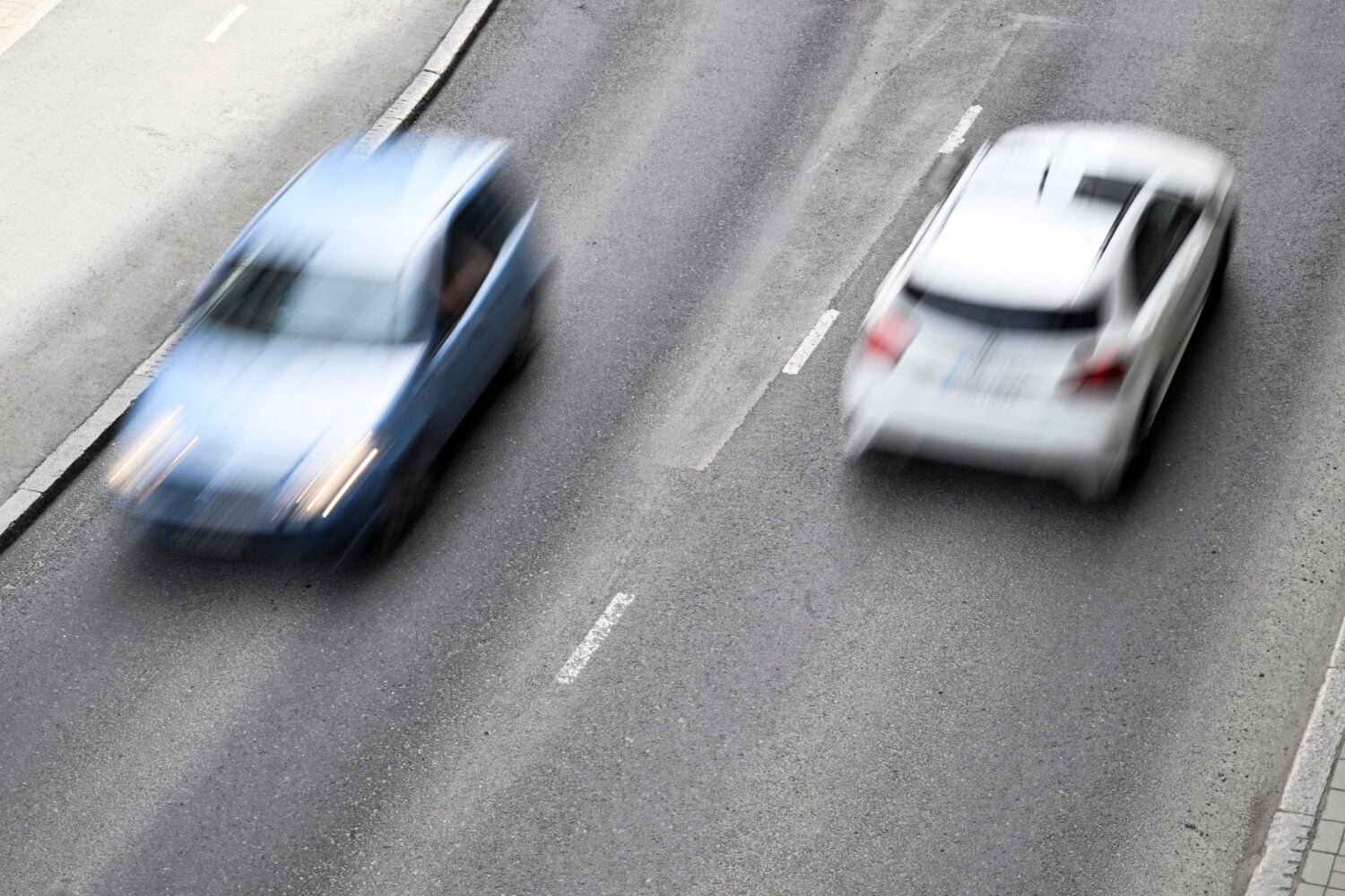 Henkilöautoja liikenteessä Tampereella. LEHTIKUVA / VILJA SIRVIÖ