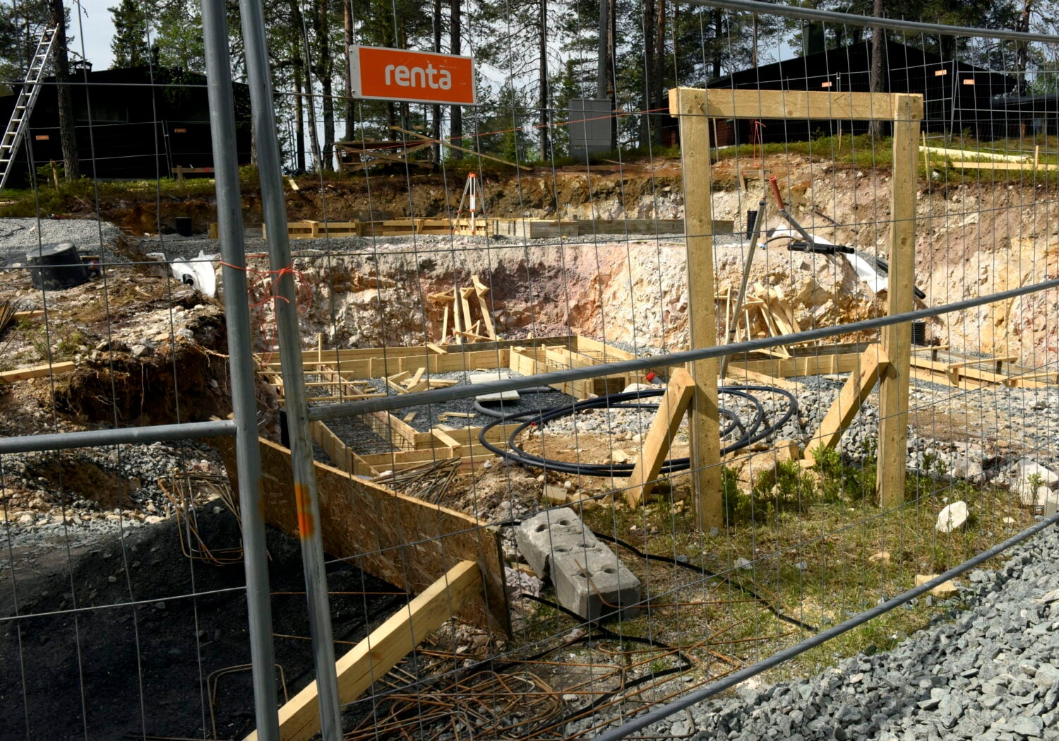 Rakennustöitä Kuusamossa kesäkuussa 2026.