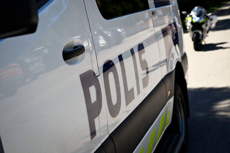 Poliisiauto kuvituskuvassa. LEHTIKUVA / EMMI KORHONEN