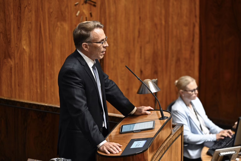 Jukka Kopra eduskunnan täysistunnossa 21. heinäkuuta 2026. LEHTIKUVA / RONI REKOMAA