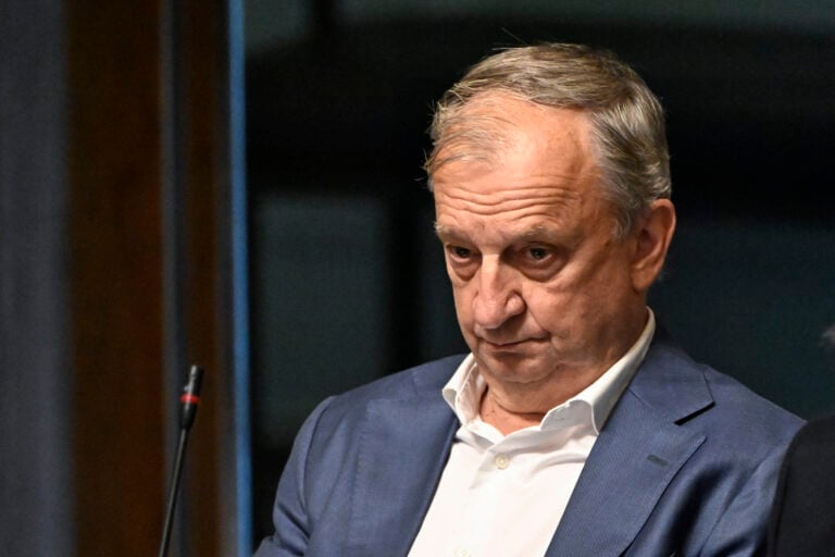Liike Nytin Harry Harkimo eduskunnan täysistunnossa Helsingissä 21. heinäkuuta 2026. , LEHTIKUVA / RONI REKOMAA